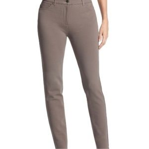 Chico's So Slimming 1/L stretch pants